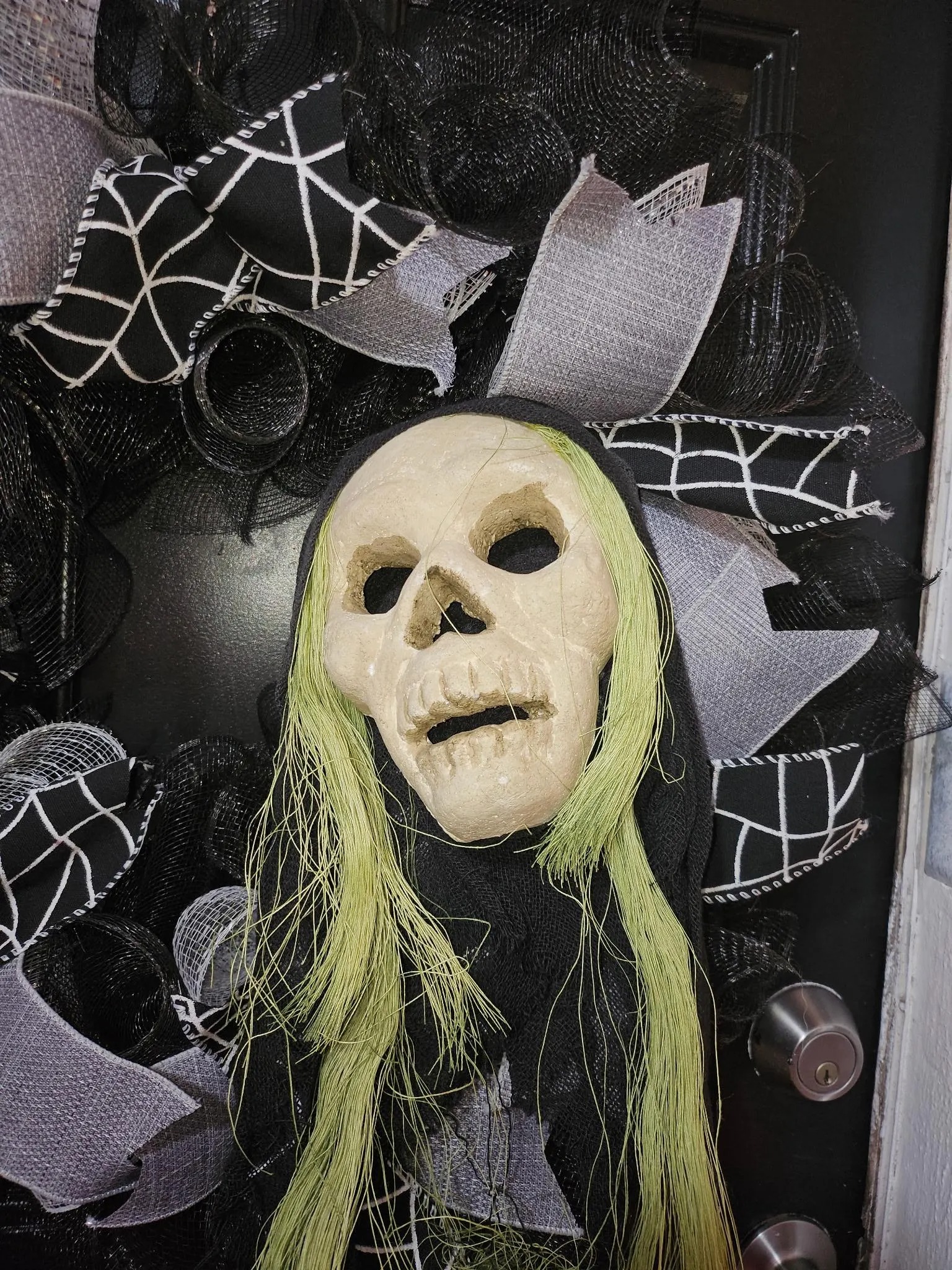 Haunted Skull Halloween Wreath image 2