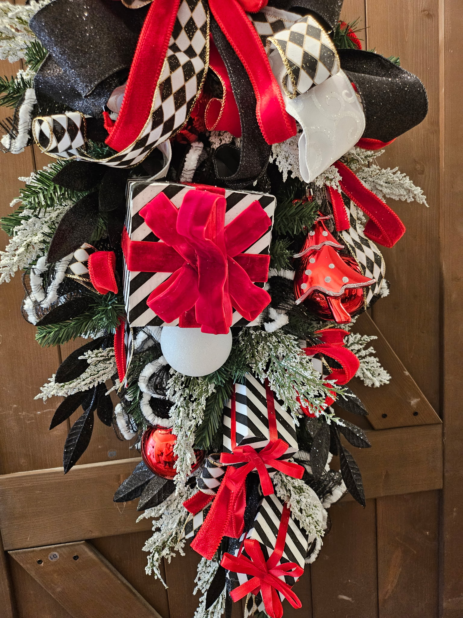 Red, White & Black Christmas Present Swag image 4