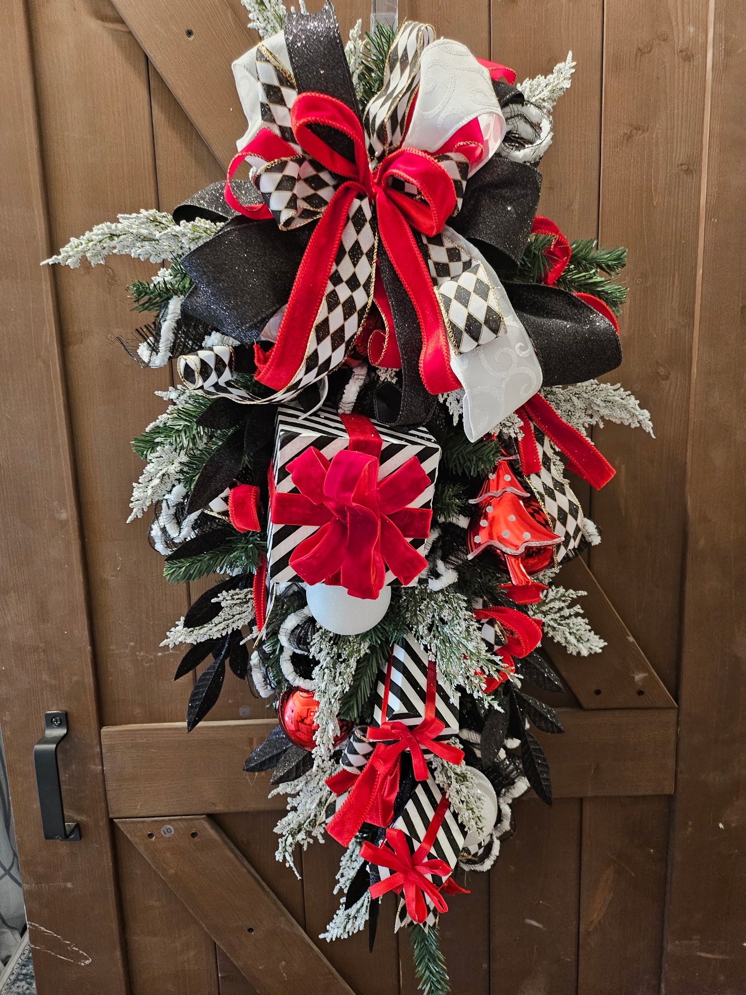 Red, White & Black Christmas Present Swag